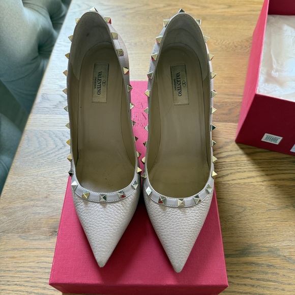 Valentino Nude Pink Rockstud Pump Heels - Picture 8 of 14